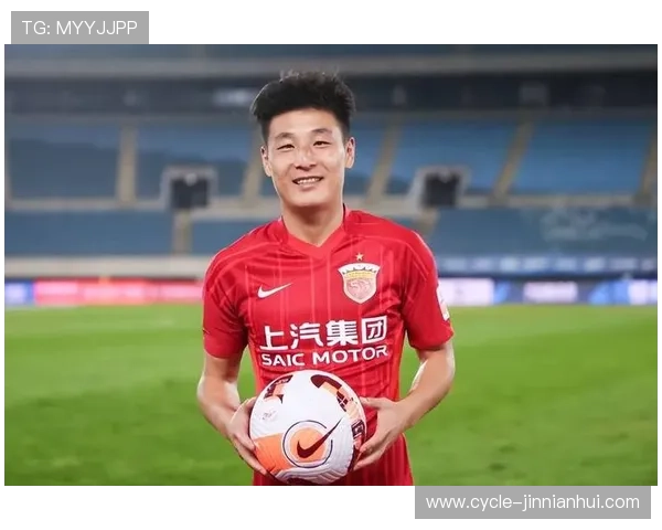 儒雅风采与足球技艺并存的球星们展现的独特魅力与精神风貌