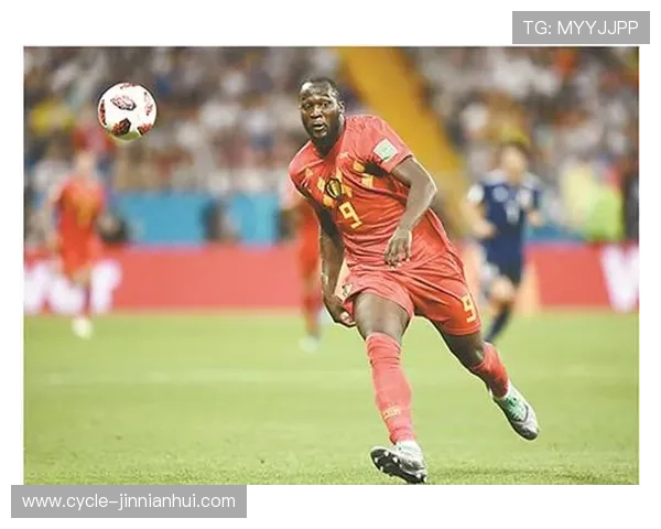 全球足球之巅：盘点当今最具影响力的超级球星及其传奇成就